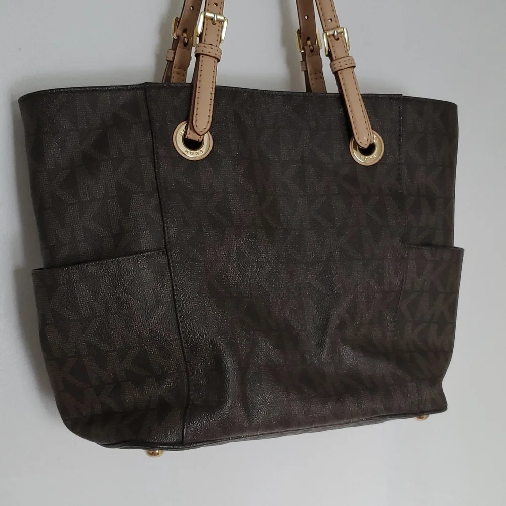 Michael Kors Signature Jet Set Travel Shoulder Bag - Picture 7 of 12